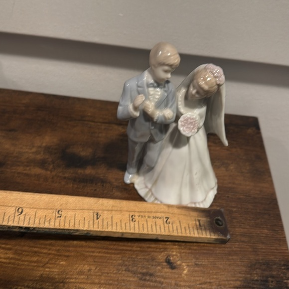 Porcelain Bride Groom Figurine elegant 5” Tall Vintage cake topper blonde - Picture 9 of 9